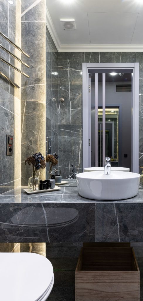 8 Budget-Friendly Bathroom Wall Decor Ideas That Look High-End