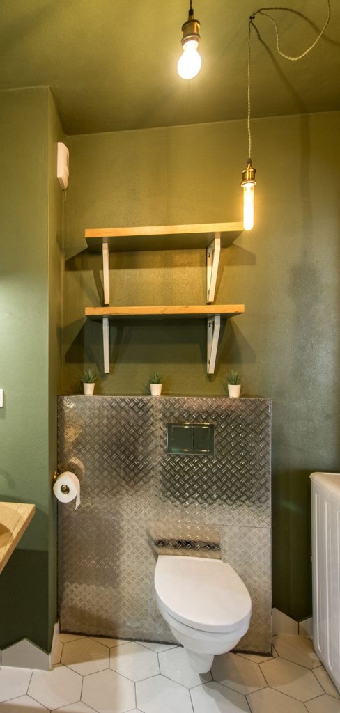 8 Budget-Friendly Bathroom Wall Decor Ideas That Look High-End