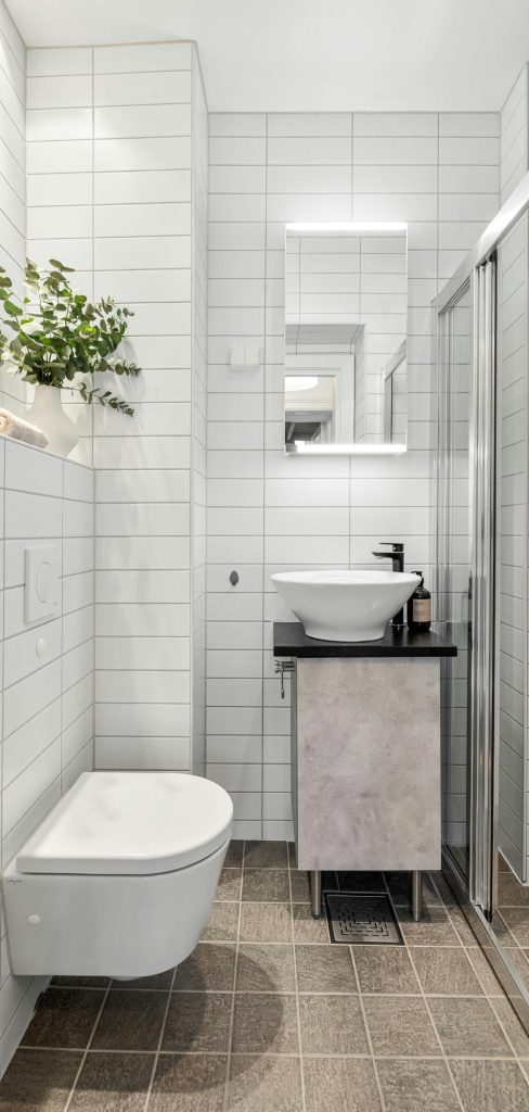 12 Small Bathroom Wall Decor Ideas That Make a Big Impact