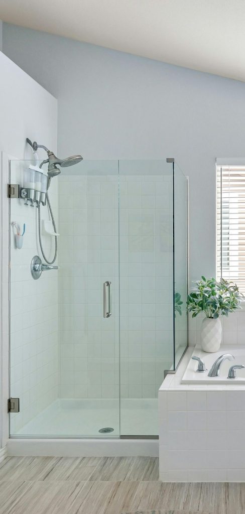 9 Minimalist Black and White Bathroom Art Pieces