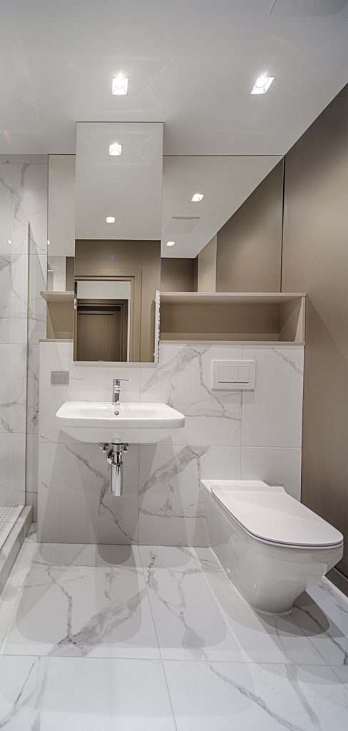 9 Minimalist Black and White Bathroom Art Pieces