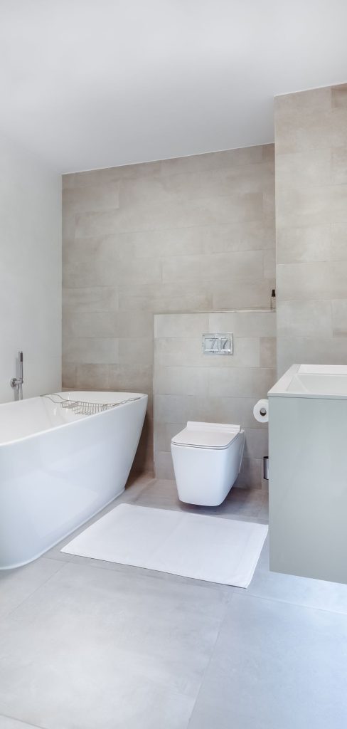 8 Monochrome Wall Art Ideas for a Sleek Bathroom Look
