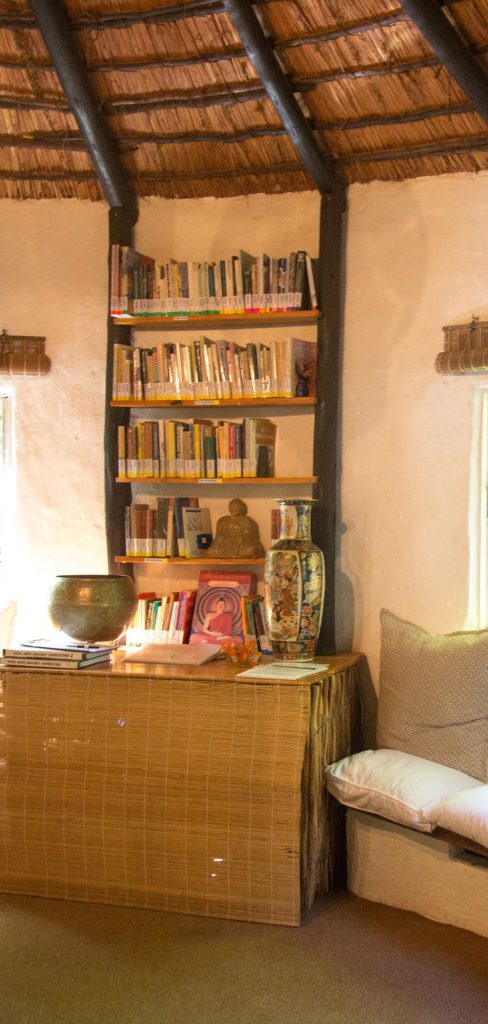 12 Floating Bookshelf Designs That Save Space & Add Style