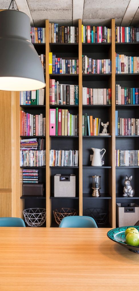 10 Minimalist Bookshelf Ideas for a Sleek Interior