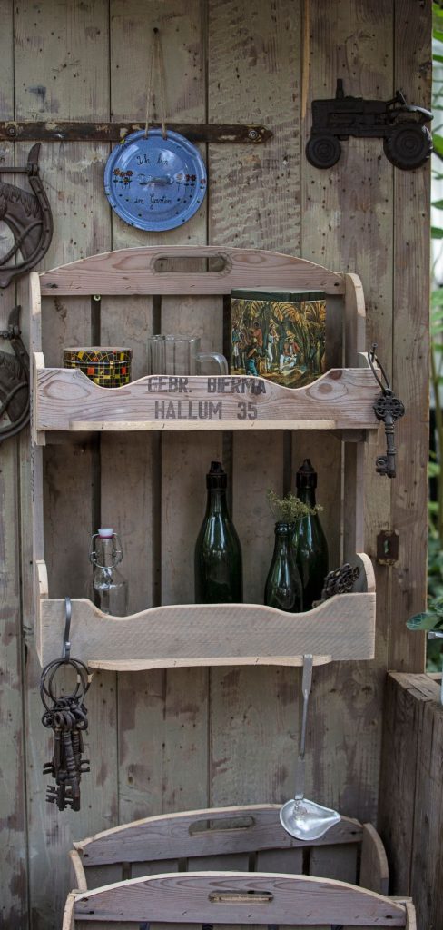 10 Rustic Wood Floating Shelf Ideas for a Cozy Look